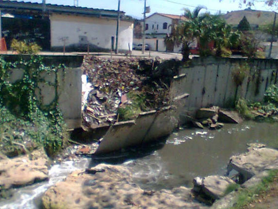 Reconstrução de parede do Rio Piraquara - Rio Águas-RJ - Obra em andamento